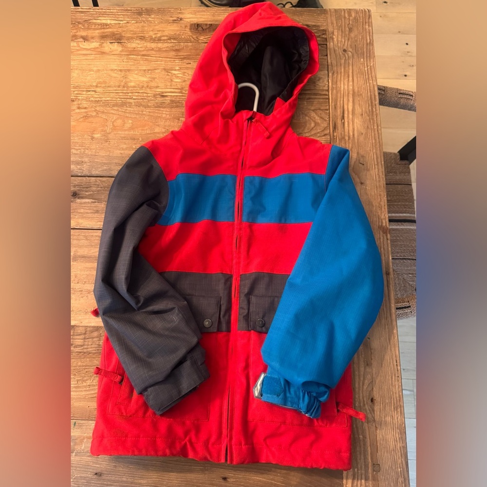 Great condition Volcom boys ski jacket. Size xs